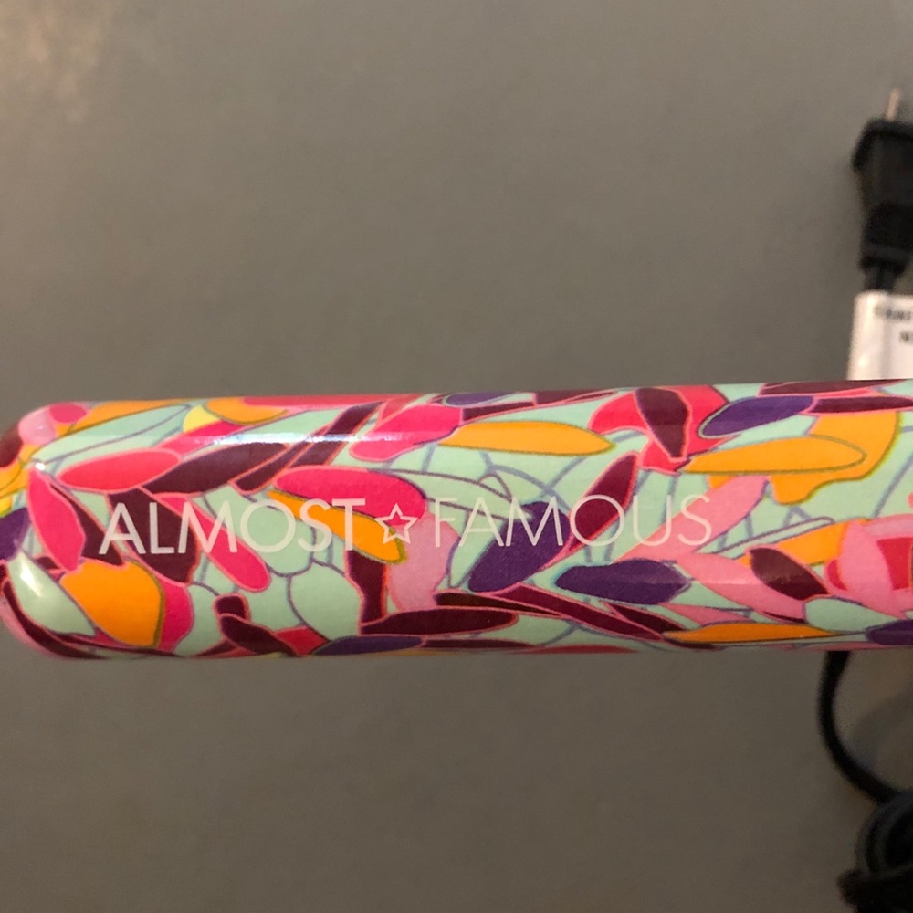 Almost Famous® 1.25″ hair straightener